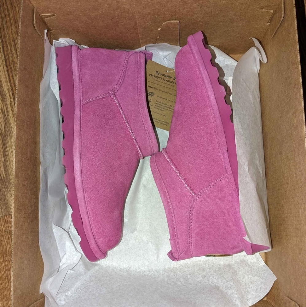 NWT Bearpaw Super Shorty pink suede boots